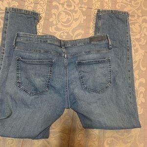 Women’s Size 6 Calvin Klein Slim Boyfriend Jeans.